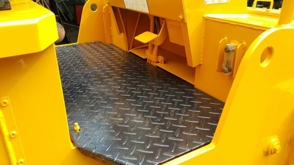 ขาย รถบดถนน 4ตัน BOMAX รุ่น BW123AC มือสองญี่ปุ่น หน้าเหล็ก หลังยาง สั่นสะเทือนได้ เอวอ่อน เอวแน่น ไม่หลวม ระบบนำ้ฉีด ทำงานได้ มือถือ /LINE ID : 0818753444