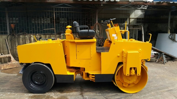 ขาย รถบดถนน 4ตัน BOMAX รุ่น BW123AC มือสองญี่ปุ่น หน้าเหล็ก หลังยาง สั่นสะเทือนได้ เอวอ่อน เอวแน่น ไม่หลวม ระบบนำ้ฉีด ทำงานได้ มือถือ /LINE ID : 0818753444