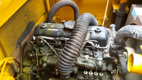 ขาย รถบดถนน 4ตัน BOMAX รุ่น BW123AC มือสองญี่ปุ่น หน้าเหล็ก หลังยาง สั่นสะเทือนได้ เอวอ่อน เอวแน่น ไม่หลวม ระบบนำ้ฉีด ทำงานได้ มือถือ /LINE ID : 0818753444