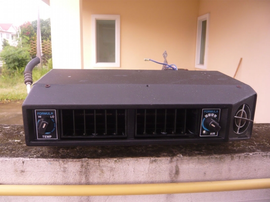 ขายตู้แอร์แขวนฟอมูล่าหน้าปรับได้ 1250 บาท