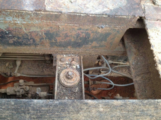 ขายไอ้ยักษ์ นิสันม UD WC 430 เครือง PE1~230แรง 2เพา พร้อมบรรทุกแม็กโฮ PC 200~8 ตลอด (ราคา 560,000บ)เล่มทะเบียน พร้อมโอน