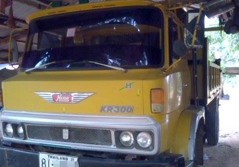 **445,000 บ.ต่อรอง/// 6ล้อดั้ม HINO KR 150แรง **ขาย HINO KR 150HP 6ล้อใหญ่ ดั้มดิน6ตัน HINO KR300 EH100-150แรง เครื่องเดิม เกียร์ เดิม เครื่องเดิม 6สูบ แน่นดี แรงดี เกียร์ดี ไม่มีหลุดครับ ช่วงล่างใหญ่ คัสซีสวยๆ ครับ ไม่มีปะ กระบะดั้มเหล็ก6ตัน 3.80ม.ยิงหน้