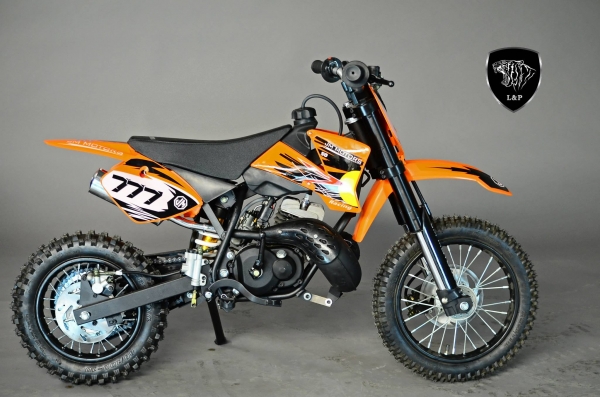 วิบาก ใหม่ล่าสุด 2 จังหวะ 50 CC ล้อ หน้า 14 หลัง 12 รถแข่ง รุ่น JACOB MINI โช็คหน้าหัวกลับ โช็คหลัง นิ่ม กระโดได้ ท่อเสียงรถสูตร เป็น ออโต้บิดแล้วไปเลย ขี่ง่าย ไม่ต้องเข้าเกียร์ ดิสเบรค หน้า หลัง เท่ สไตร์ รถสูตร สนาม ราคาโปรโมชั่น จาก 29000 ช่วงแนะนำเหลื