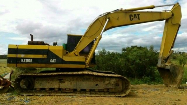 CAT E200 B เครื่อง6D16 เอกสารเล่มทะเบียน พร้อมใช้งาน