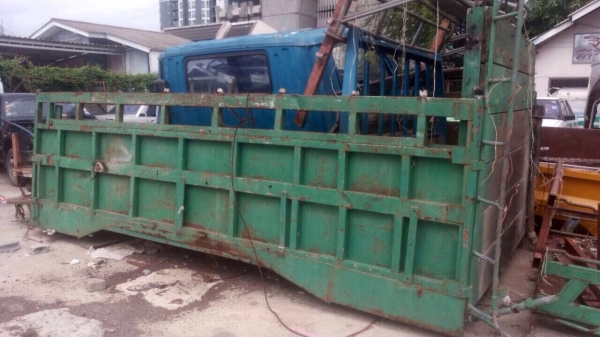 ขายกระบะพื้นเรียบสีเขียวเหล็กหนาอย่างดี