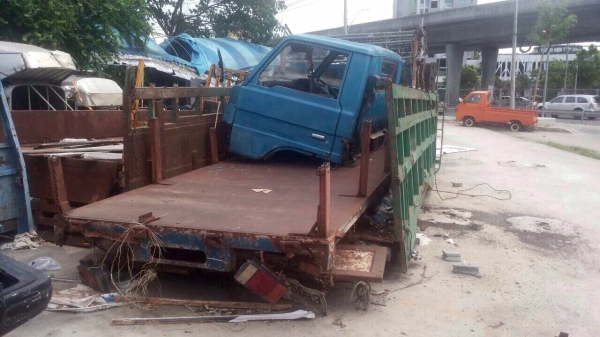 ขายกระบะพื้นเรียบสีเขียวเหล็กหนาอย่างดี