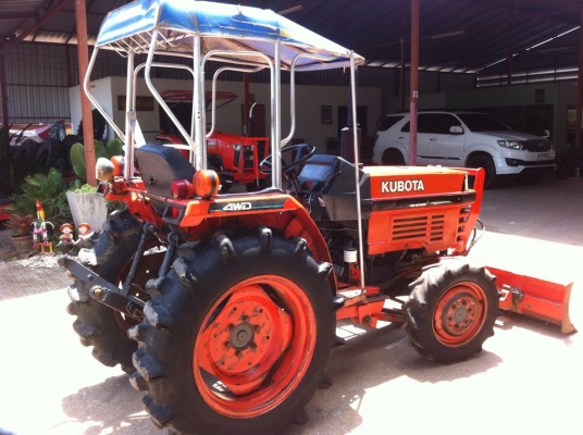 ขายรถไถKubota L2605 (4WD) พร้อมใบมีดหน้าและผานพรวน รถพร้อมใช้งาน