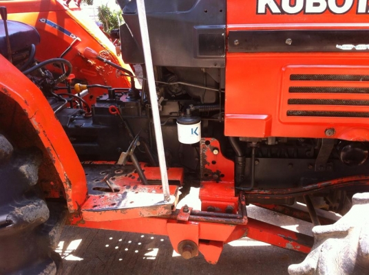 ขายรถไถKubota L2605 (4WD) พร้อมใบมีดหน้าและผานพรวน รถพร้อมใช้งาน