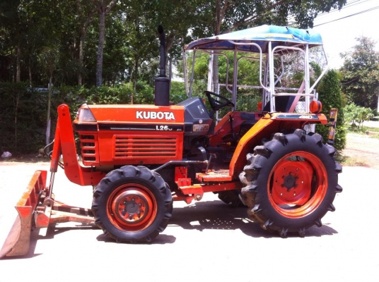 ขายรถไถKubota L2605 (4WD) พร้อมใบมีดหน้าและผานพรวน รถพร้อมใช้งาน