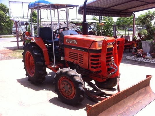 ขายรถไถKubota L2605 (4WD) พร้อมใบมีดหน้าและผานพรวน รถพร้อมใช้งาน