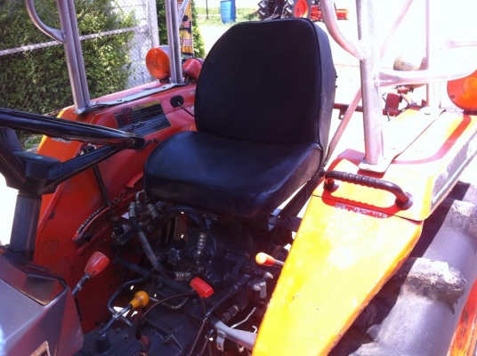 ขายรถไถKubota L2605 (4WD) พร้อมใบมีดหน้าและผานพรวน รถพร้อมใช้งาน