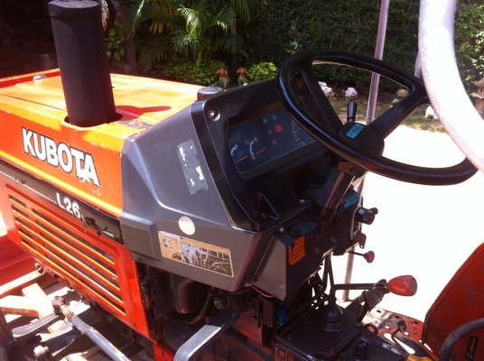 ขายรถไถKubota L2605 (4WD) พร้อมใบมีดหน้าและผานพรวน รถพร้อมใช้งาน ขายรถไถKubota L2605 (4WD) พร้อมใบมีดหน้าและผานพรวน รถพร้อมใช้งาน