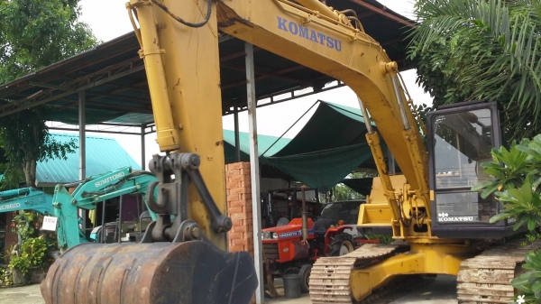 ขายรถแบคโฮ    KOMATSU  PC  150 LC- 3W  เก่านอกรถพร้อมใช้งาน ปั้นนิ้ว คอลโทรสั้น ปั้นแรง  เครื่องดี เองแน่น แทรกสวยเต็ม  มีเอกสารแจ้งจำหนว่ยพร้อมราคาไม่แพงค่ะ