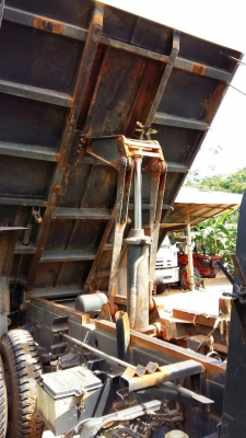 รถอีซูซุ 6 ล้อดั้ม FTR  240 แรงม้า. ปี 56  ( รถวิ่ง 9x,xxx กม. )   สนใจติดต่อ   081  -  6079515