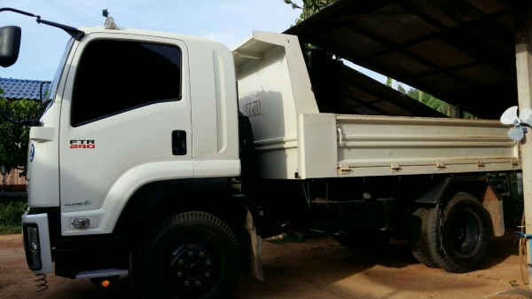 รถอีซูซุ 6 ล้อดั้ม FTR  240 แรงม้า. ปี 56  ( รถวิ่ง 9x,xxx กม. )   สนใจติดต่อ   081  -  6079515