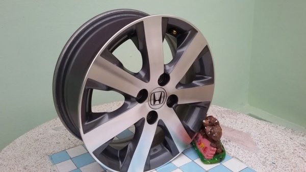 ขายล้อแม็ก honda freed 15" สนใจติดต่อเล็กคลองสามครับ 081-3747940