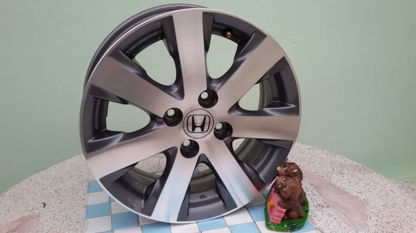 ขายล้อแม็ก honda freed 15" สนใจติดต่อเล็กคลองสามครับ 081-3747940