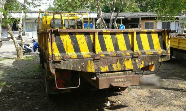 รถอีซูซุ 6 ล้อ FTR 165 แรงม้า. สนใจติดต่อ 081 - 6079515 รถอีซูซุ 6 ล้อ FTR 165 แรงม้า. สนใจติดต่อ 081 - 6079515