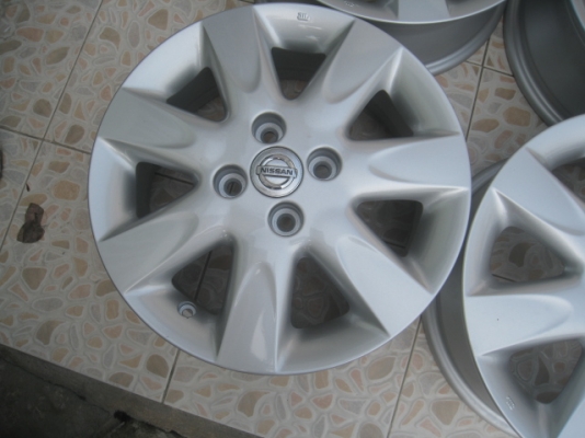 ขายล้อแม็กมือ2 nissan march 15"สนใจติดต่อเล็กคลองสามครับ 081-3747940