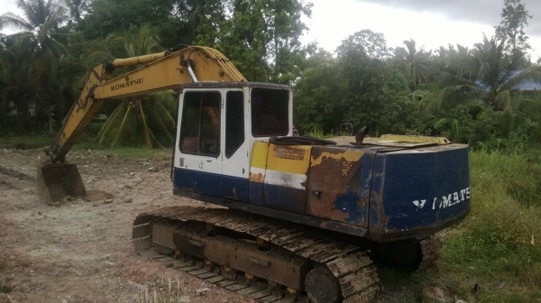 รถแบคโฮ KOMATSU  PC - 200 - 5     สนใจติดต่อ  081 - 6079515