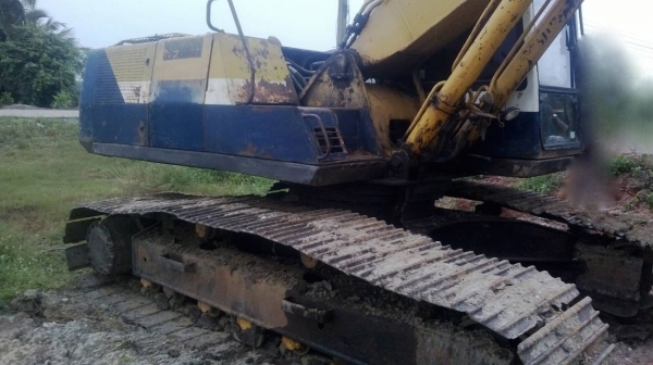 รถแบคโฮ KOMATSU  PC - 200 - 5     สนใจติดต่อ  081 - 6079515