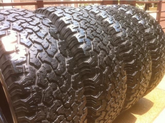 ยาง BF goodrich 265 70 16 ดอกเยอะสภาพดี พร้อมใช้งาน ยาง BF goodrich 265 70 16 ดอกเยอะสภาพดี พร้อมใช้งาน
