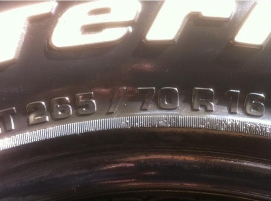 ยาง BF goodrich 265 70 16 ดอกเยอะสภาพดี พร้อมใช้งาน ยาง BF goodrich 265 70 16 ดอกเยอะสภาพดี พร้อมใช้งาน