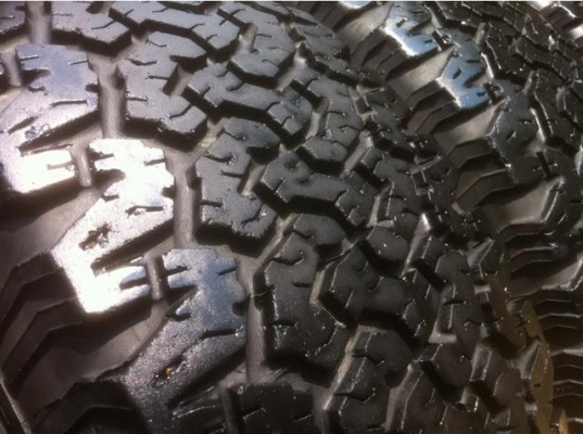 ยาง BF goodrich 265 70 16 ดอกเยอะสภาพดี พร้อมใช้งาน ยาง BF goodrich 265 70 16 ดอกเยอะสภาพดี พร้อมใช้งาน