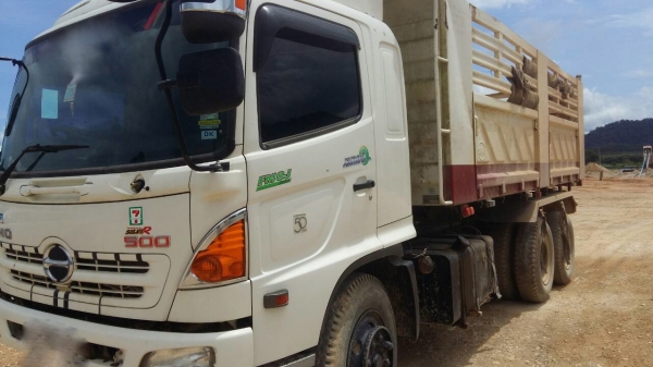 รถฮีโน่ 10 ล้อดั้ม FM8J  251 แรงม้า. ปี 56 ( รถวิ่ง 1x,xxx กว่า กม. ) , ( มีขาย 2 คัน. )      สนใจติดต่อ 081 - 6079515