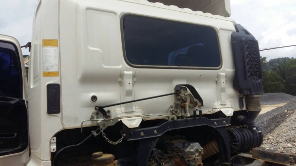 รถฮีโน่ 10 ล้อดั้ม FM8J  251 แรงม้า. ปี 56 ( รถวิ่ง 1x,xxx กว่า กม. ) , ( มีขาย 2 คัน. )      สนใจติดต่อ 081 - 6079515