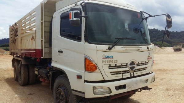 รถฮีโน่ 10 ล้อดั้ม FM8J  251 แรงม้า. ปี 56 ( รถวิ่ง 1x,xxx กว่า กม. ) , ( มีขาย 2 คัน. )      สนใจติดต่อ 081 - 6079515