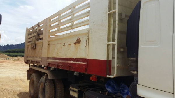 รถฮีโน่ 10 ล้อดั้ม FM8J  251 แรงม้า. ปี 56 ( รถวิ่ง 1x,xxx กว่า กม. ) , ( มีขาย 2 คัน. )      สนใจติดต่อ 081 - 6079515