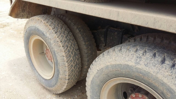 รถฮีโน่ 10 ล้อดั้ม FM8J  251 แรงม้า. ปี 56 ( รถวิ่ง 1x,xxx กว่า กม. ) , ( มีขาย 2 คัน. )      สนใจติดต่อ 081 - 6079515