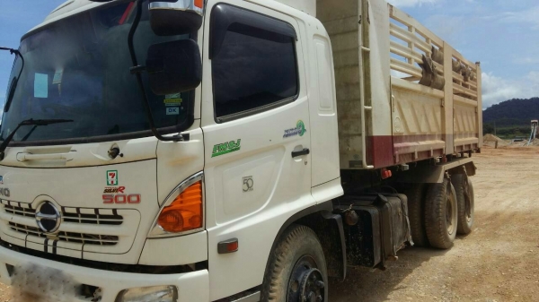 รถฮีโน่ 10 ล้อดั้ม FM8J  251 แรงม้า. ปี 56 ( รถวิ่ง 1x,xxx กว่า กม. ) , ( มีขาย 2 คัน. )      สนใจติดต่อ 081 - 6079515