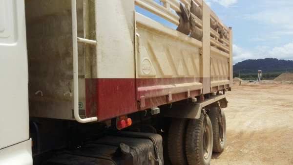 รถฮีโน่ 10 ล้อดั้ม FM8J  251 แรงม้า. ปี 56 ( รถวิ่ง 1x,xxx กว่า กม. ) , ( มีขาย 2 คัน. )      สนใจติดต่อ 081 - 6079515