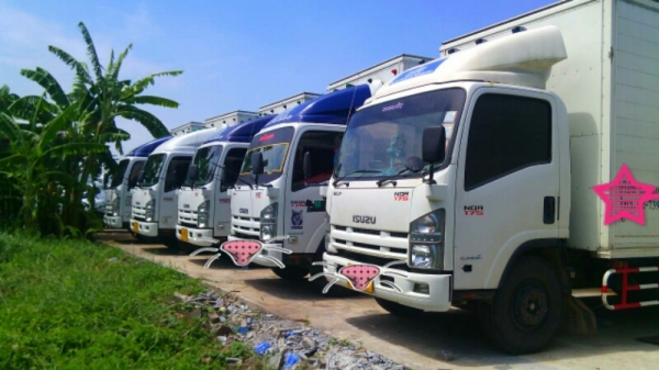 มี7คัน อีซูซุ NQR175แรง ปี56 ช่วงยาว5.50ม บรรทุกตู้แห้ง สภาพสวยจิ๊ปเดิมๆทุกคัน เอกสารทะเบียนพร้อมโอน  (ด่วนๆรถมีแค่7คันสวย)