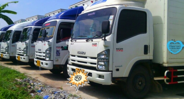 มี7คัน อีซูซุ NQR175แรง ปี56 ช่วงยาว5.50ม บรรทุกตู้แห้ง สภาพสวยจิ๊ปเดิมๆทุกคัน เอกสารทะเบียนพร้อมโอน  (ด่วนๆรถมีแค่7คันสวย)