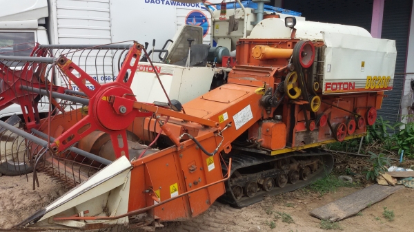 ขายแพ็คคู่รถเกี่ยวข้าวรองกระสอบพร้อมเทเลอร์ลากสภาพพร้อมใช้ราคา190000บาท