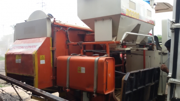 ขายแพ็คคู่รถเกี่ยวข้าวรองกระสอบพร้อมเทเลอร์ลากสภาพพร้อมใช้ราคา190000บาท