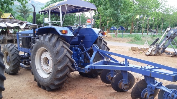 ขายแล้วขอบคุณหมอเฮ้ง มากครับ รถไถ6640 NEW HOLLAND 2เพลา ราคาคุยกับเจ้าของโดยตรง(เจ้าของต้องการรวมเงินจ่ายค่าที่ดิน)