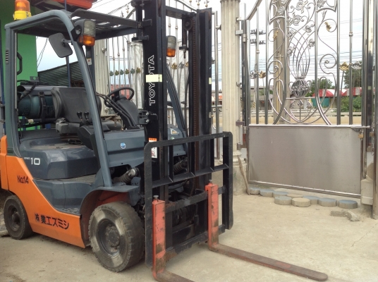 ขาย !! รถโฟร์คลิฟต์  TOYOTA 8FGL10 รถนอก ติดแก๊ส สภาพสวย เอกสารครบ พร้อมใช้งาน (เจ้าของขายเอง)