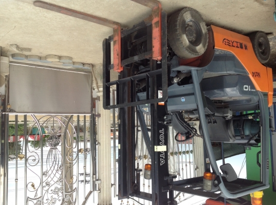 ขาย !! รถโฟร์คลิฟต์  TOYOTA 8FGL10 รถนอก ติดแก๊ส สภาพสวย เอกสารครบ พร้อมใช้งาน (เจ้าของขายเอง)