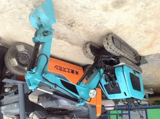 ขาย !!! รถแมคโค "จิ๋ว" รถนอก สภาพสวย พร้อมใช้งาน (เจ้าของขายเอง)