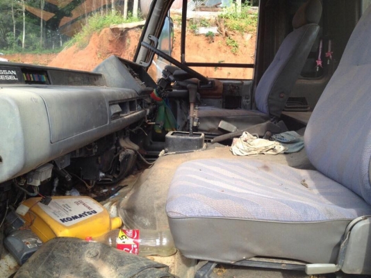 10 ล้อท้ายลาด 230 แรง ปี2538 สถาพดีใช้ได้ รถสีไม่ค่อยสวย รถมีสนิมบ้างตามสภาพต้องเอาไปเก็บงานบ้าง เล่มพร้อม