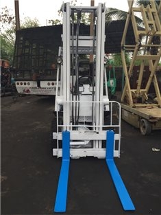 FORK LIFT NISSAN EH02A25U 2.5 TON
