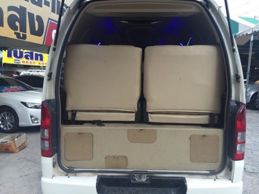 TOYOTA COMMUTER 2.7เบนซิน ปี12 สีขาวเกียAT แต่งวีไอพีเต็ม โทร0877758887 นาง