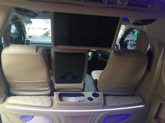 TOYOTA COMMUTER 2.7เบนซิน ปี12 สีขาวเกียAT แต่งวีไอพีเต็ม โทร0877758887 นาง