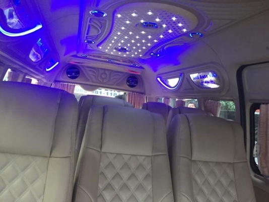 TOYOTA COMMUTER 2.7เบนซิน ปี12 สีขาวเกียAT แต่งวีไอพีเต็ม โทร0877758887 นาง