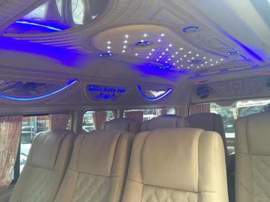 TOYOTA COMMUTER 2.7เบนซิน ปี12 สีขาวเกียAT แต่งวีไอพีเต็ม โทร0877758887 นาง