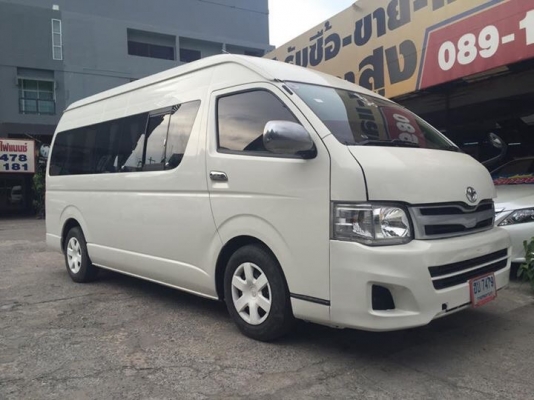 TOYOTA COMMUTER 2.7เบนซิน ปี12 สีขาวเกียAT แต่งวีไอพีเต็ม โทร0877758887 นาง